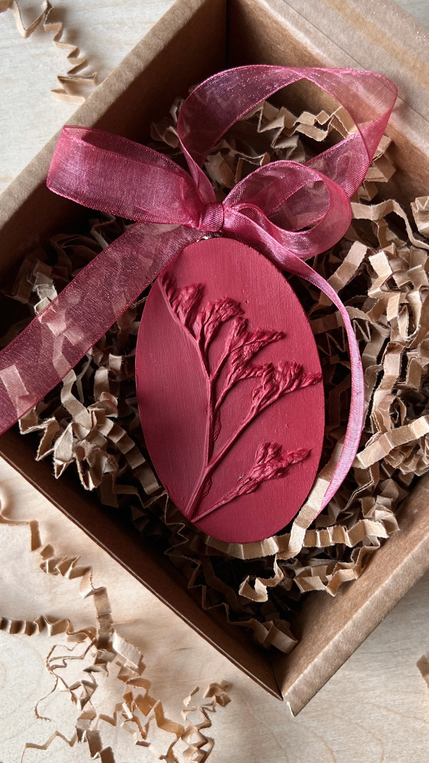 Christmas Ornaments "Maroon Oak" 01